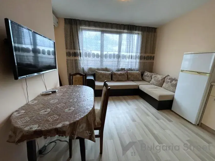 вітальня двокімнатної квартири в комплексі Алполлон