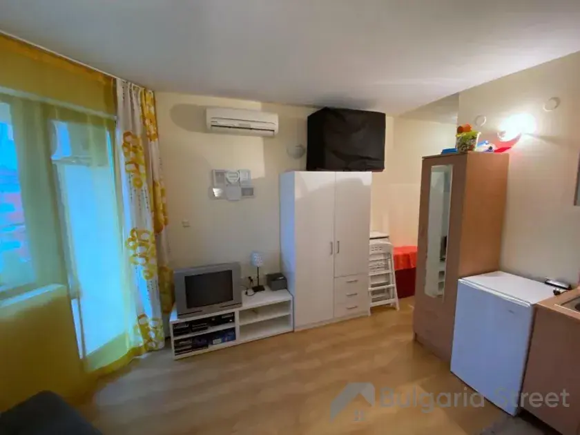 вітальня з виходом на терасу