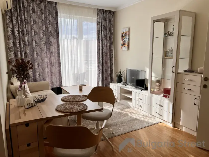 вітальня двокімнатної квартири Melia