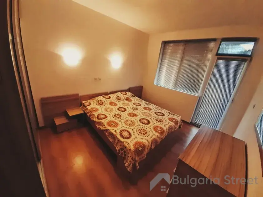 Спальня с кроватью