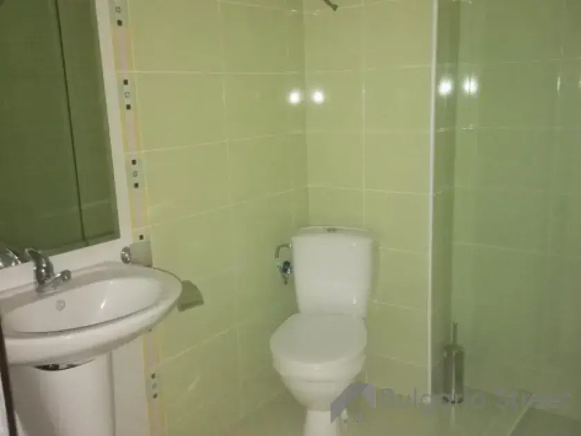ванна кімната з душовою кабіною