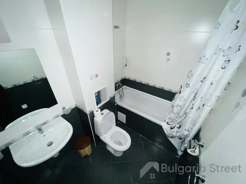 ванна кімната з туалетом