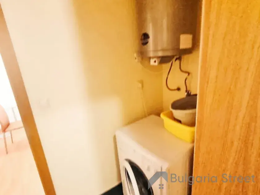 пральна машина у ванній
