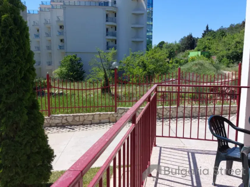 вид на территорию комплексу