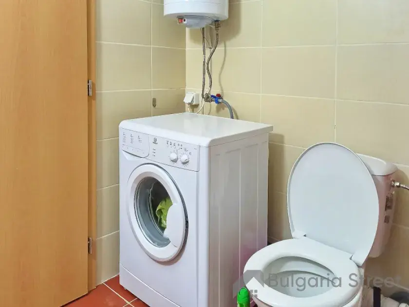пральна машина у ванній