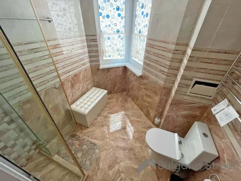 Ванна кімната з туалетом