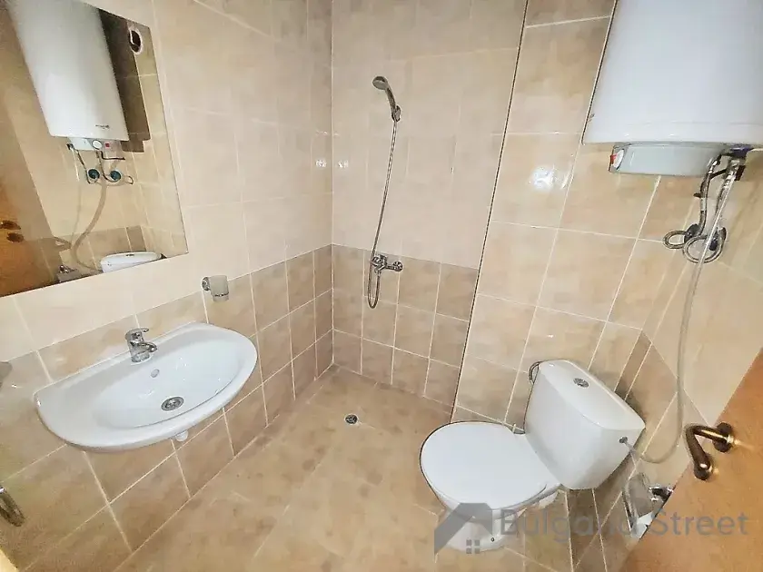 ванна кімната з туалетом