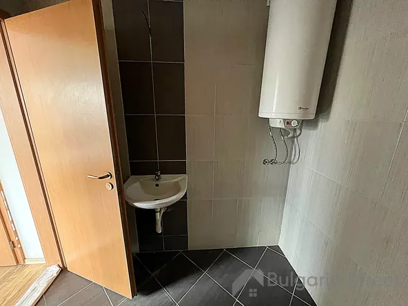 ванна кімната з туалетом