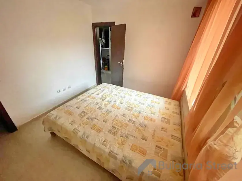 ліжко у спальні