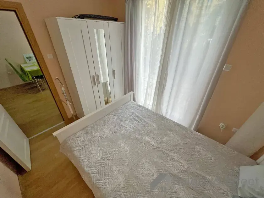меблі у спальні