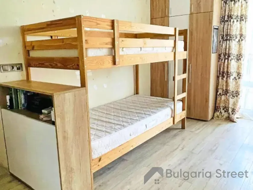Двох'ярусне ліжко