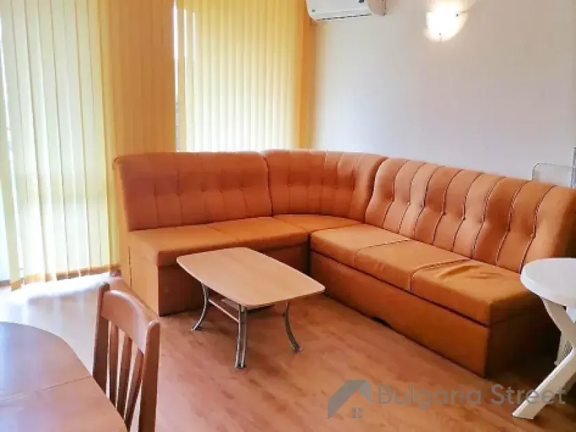 диван у квартирі