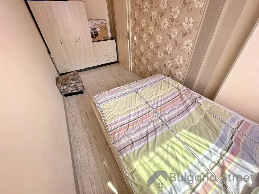 ліжко у спальні