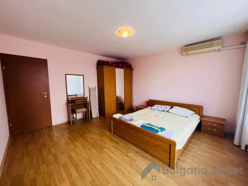 ліжко до спальні