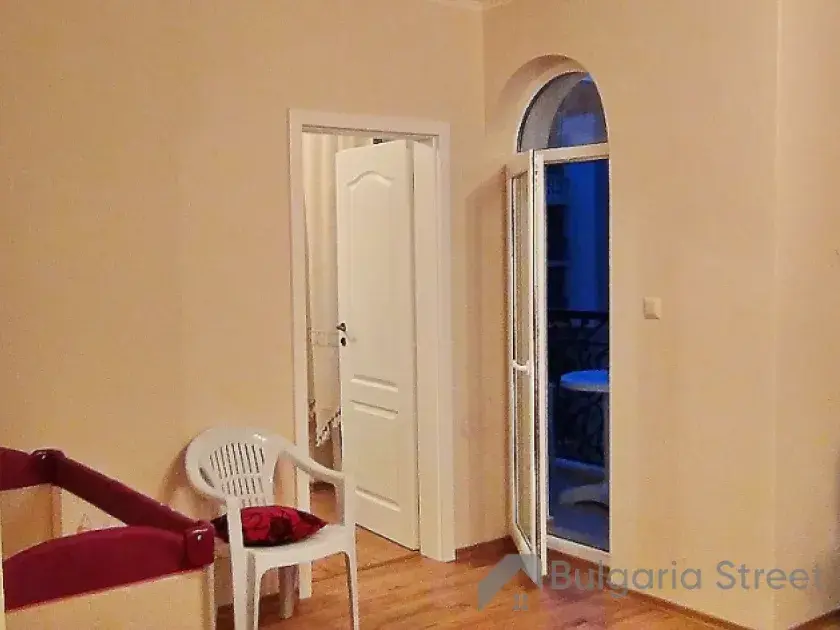 вихід до спальні