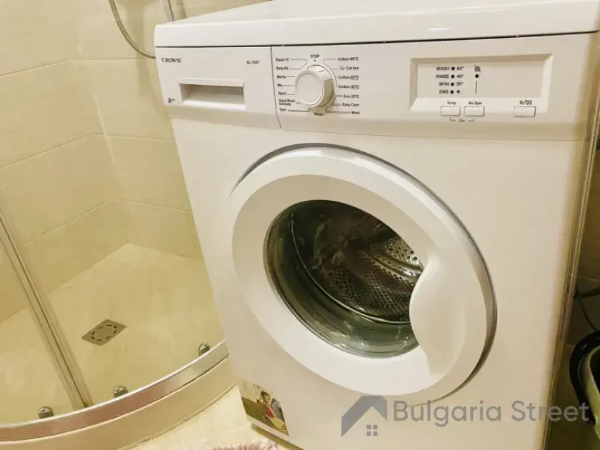 пральна машина у ванній