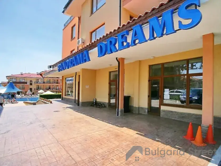 головний вхід до будівлі