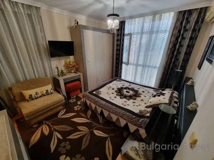 Кровать в спальне