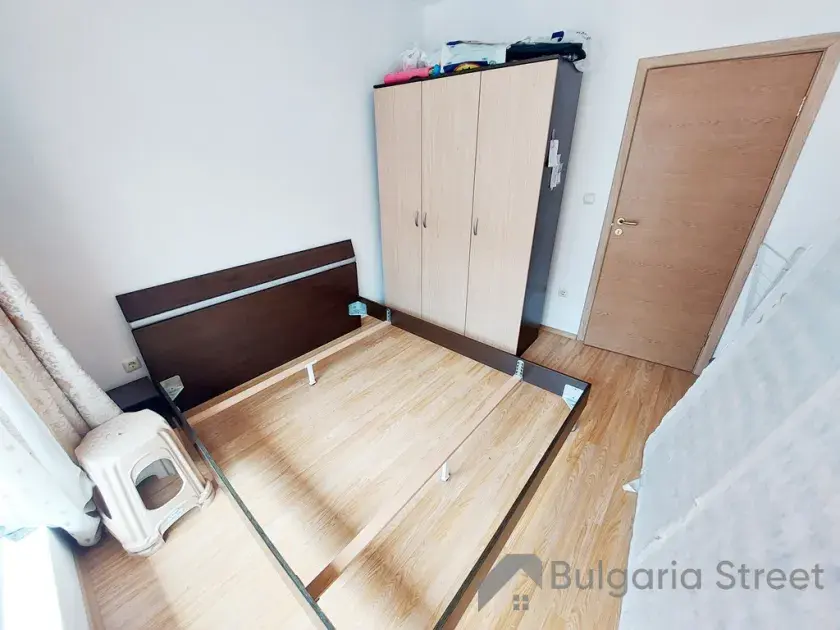 ліжко та гардероб