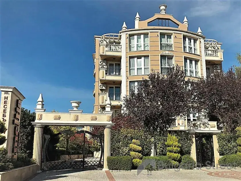 фасад будівлі Melia 6