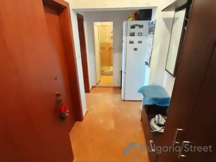 прихожая со шкафом