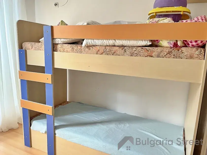 Двох'ярусне ліжко