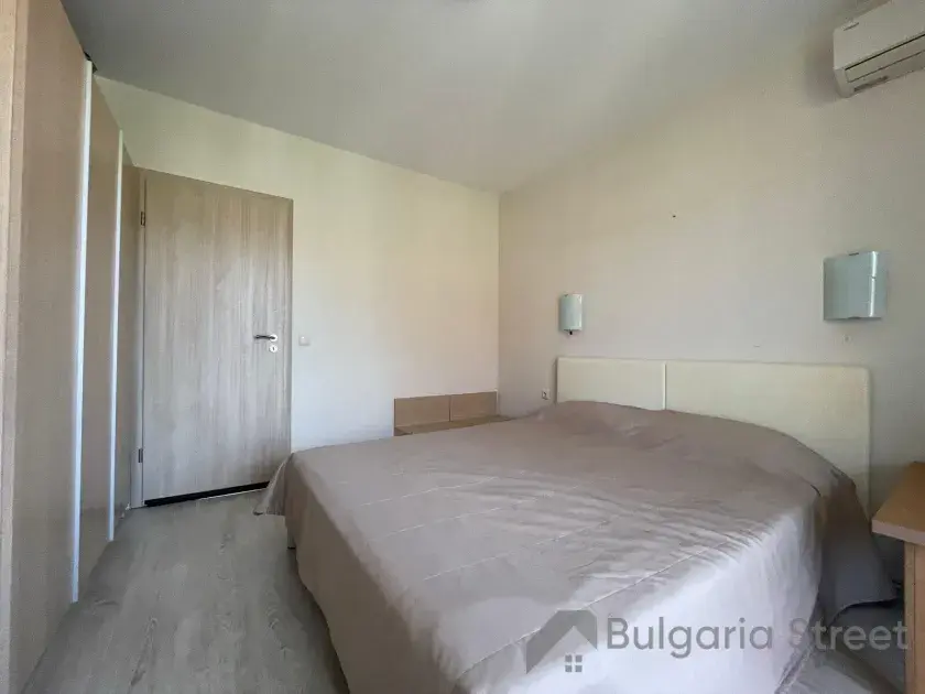 ліжко у спальні