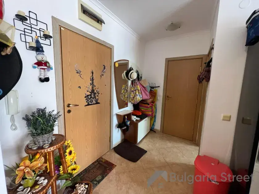 столики в прихожей