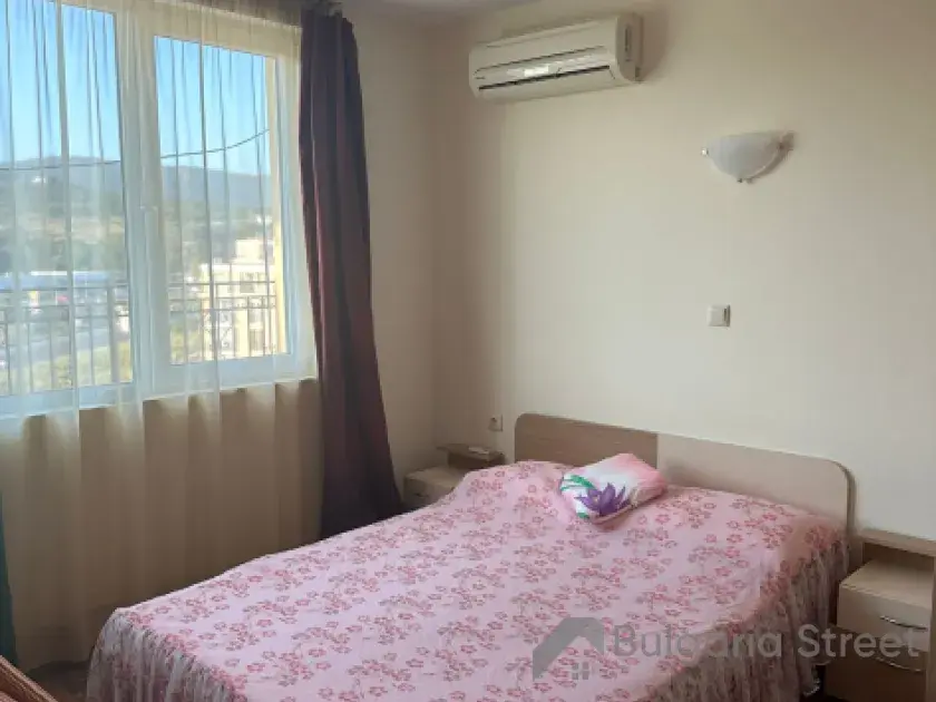 ліжко у спальні