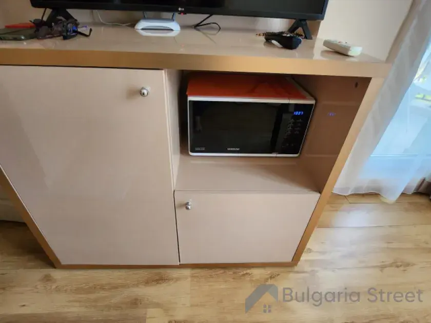 тумба в кімнаті