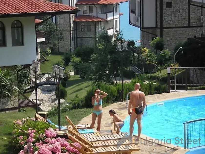 басейн на території комплексу