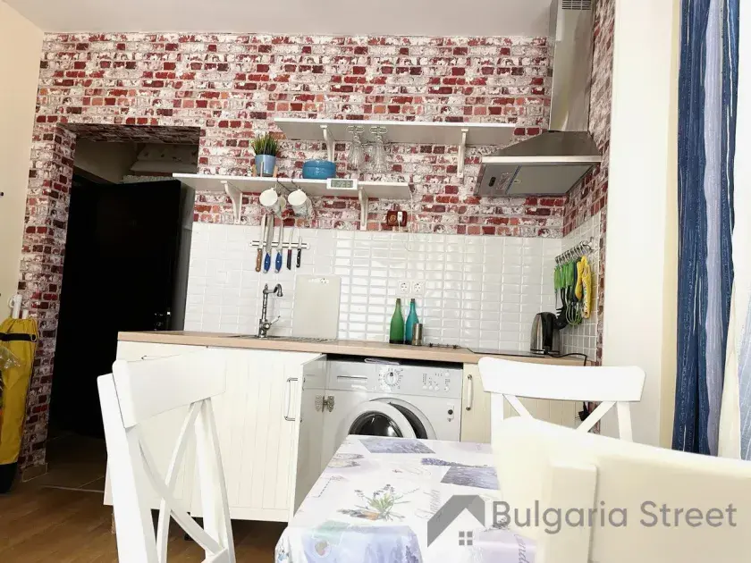 ліжко та стільці