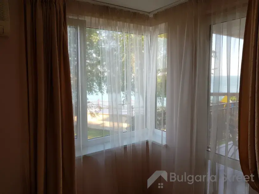вікна з видом на море