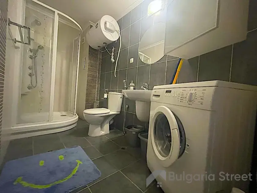 пральна машина у ванній