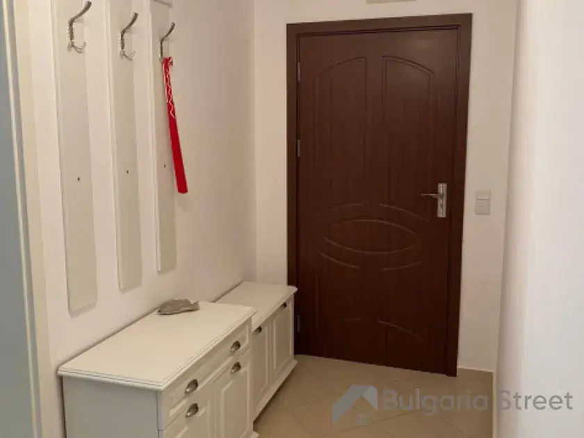 комод, вешалка для одежды