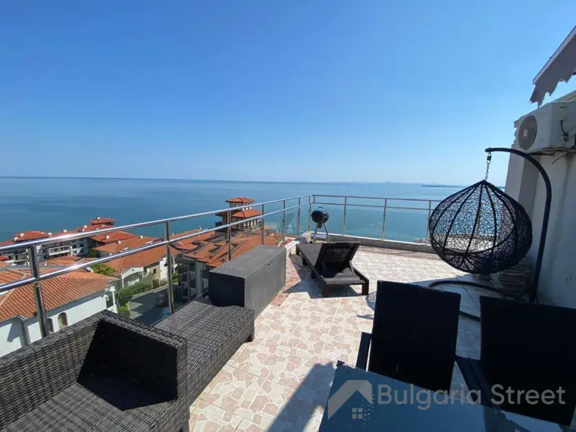 велика тераса з видом на море