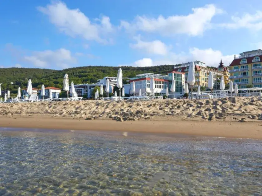 комплекс на першій лінії моря