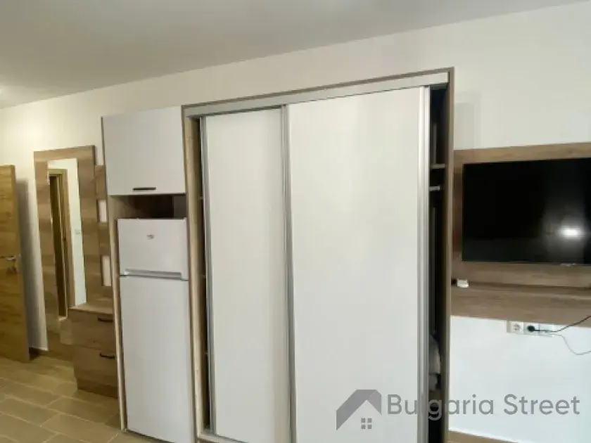 телевізор, холодильник, шафа