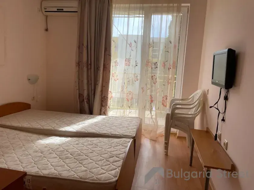 меблі у спальні