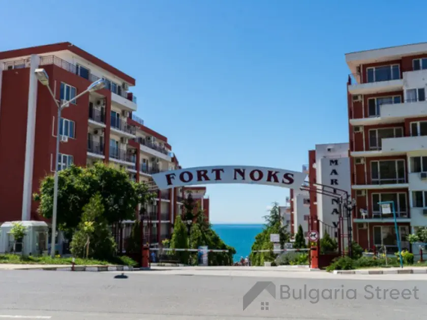 вхід на територію комплексу