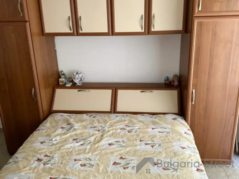ліжко, шафа