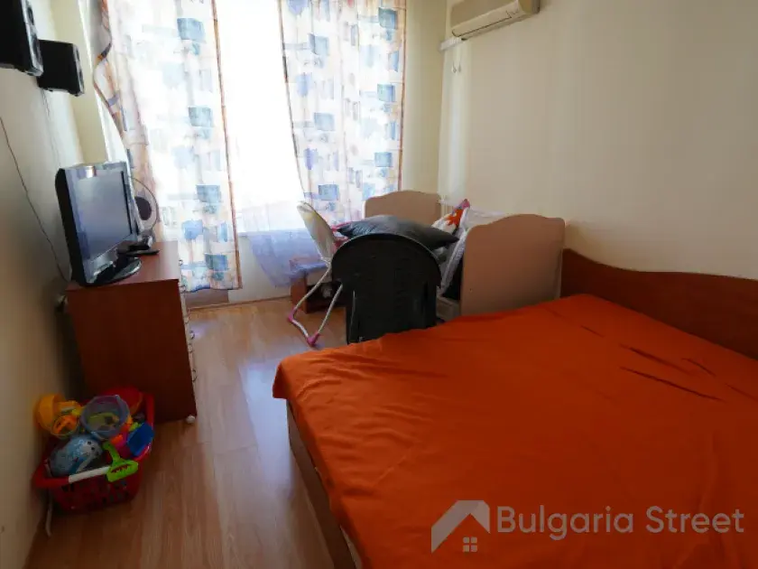 ліжко у спальні