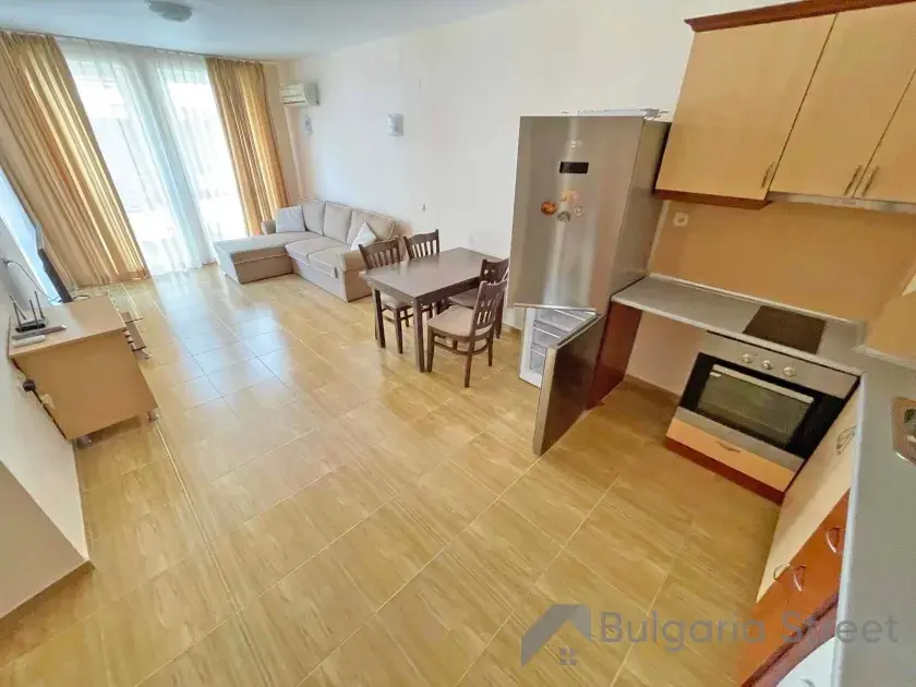 простора вітальня