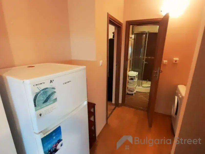 Холодильник в прихожей