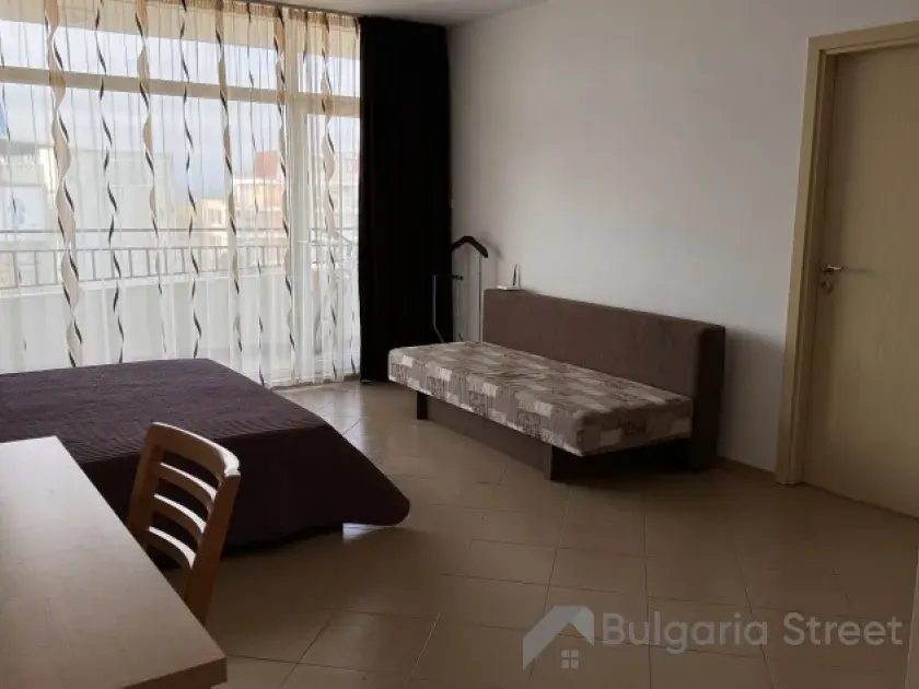 панорамне вікно у кімнаті