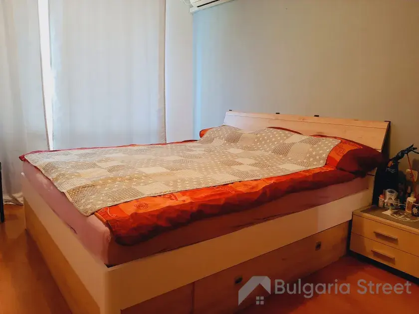 двоспальне ліжко
