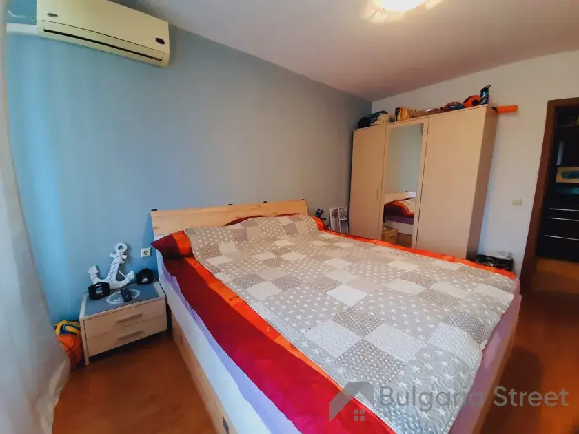 ліжко, шафа