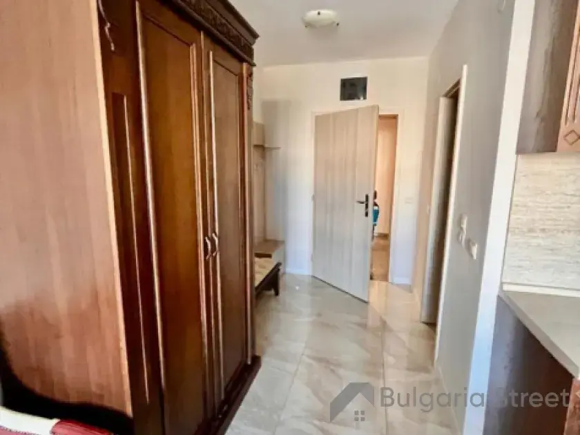 Шкаф в прихожей