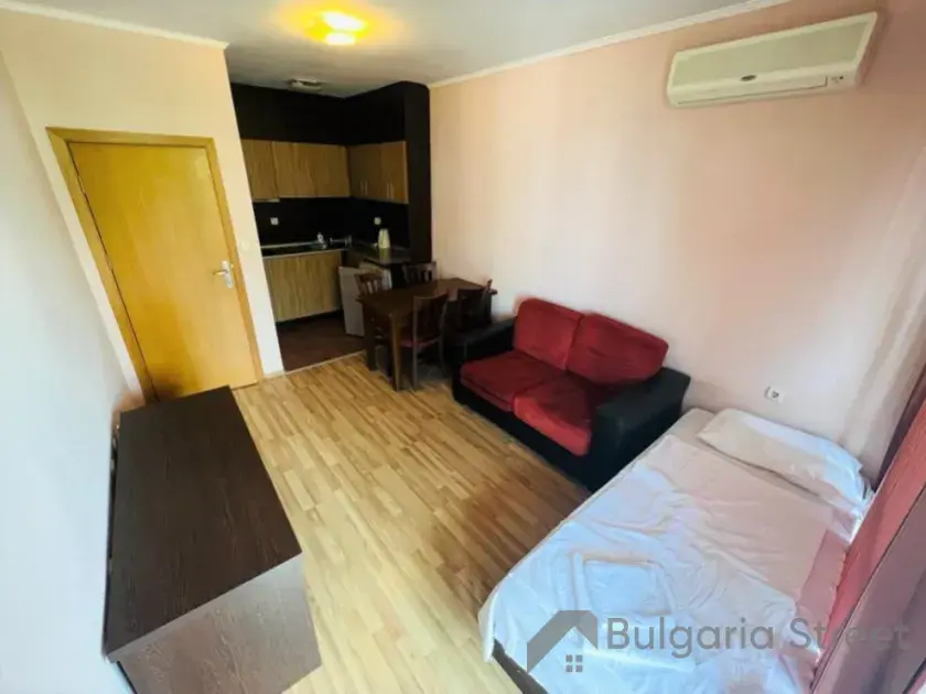 ліжко у вітальні