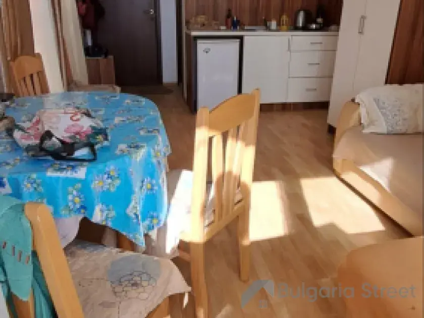 вітальня з кухнею